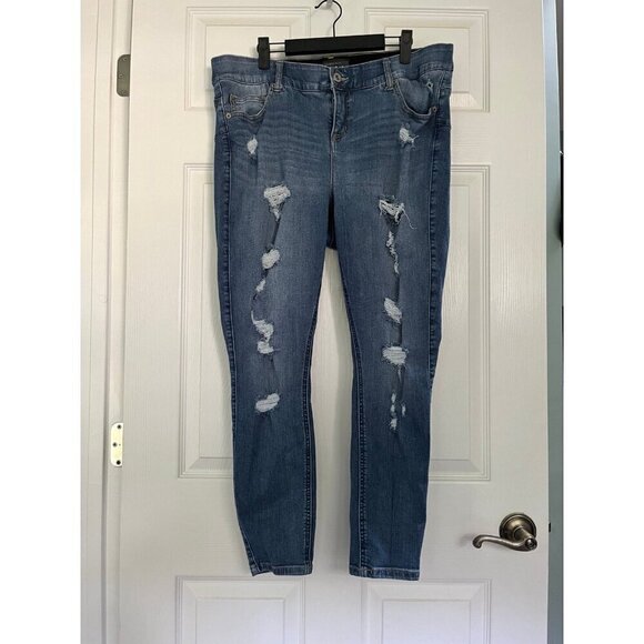 Torrid Jeans Bombshell Skinny Size 18S - Picture 1 of 3